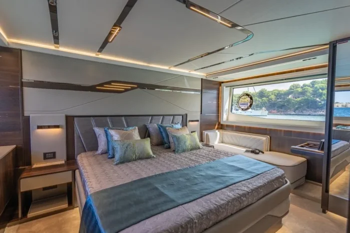 Sunseeker 65 Sport yacht