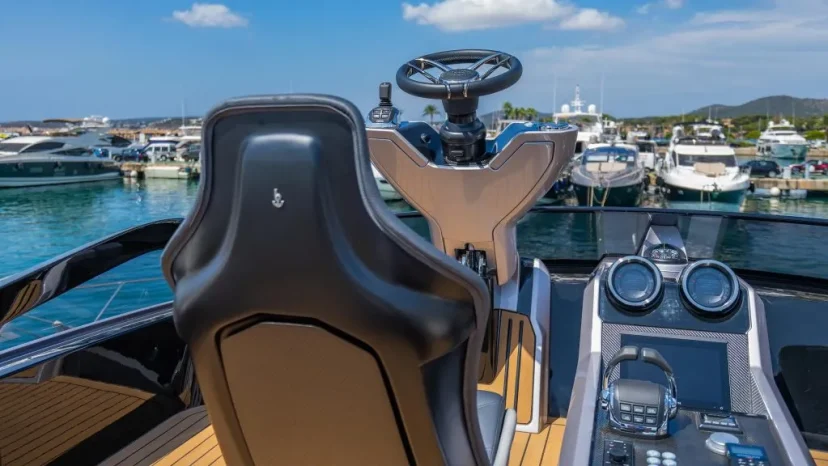 Sunseeker 65 Sport yacht