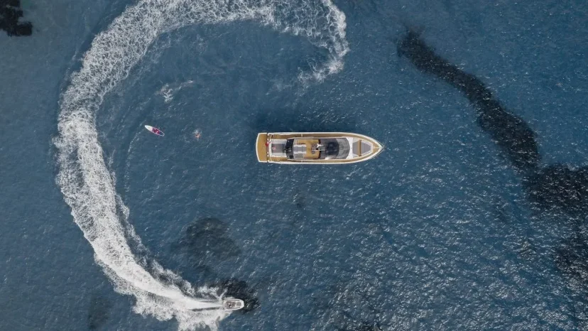 Sunseeker 65 Sport yacht