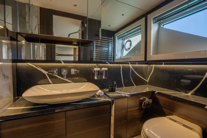 Sunseeker 65 Sport yacht