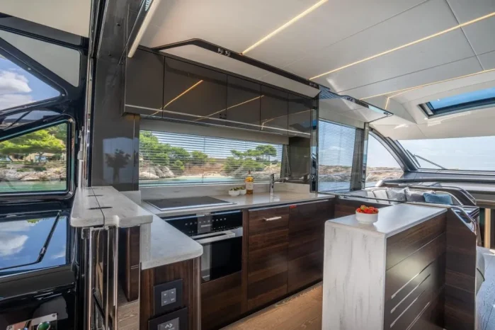 Sunseeker 65 Sport yacht