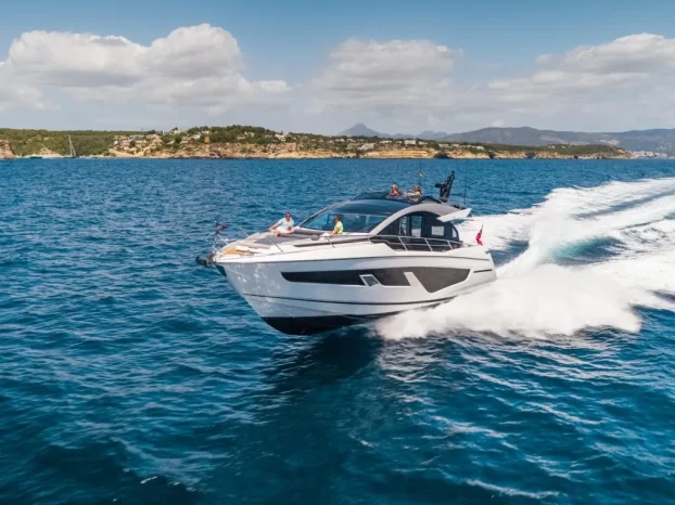 Sunseeker 65 Sport yacht