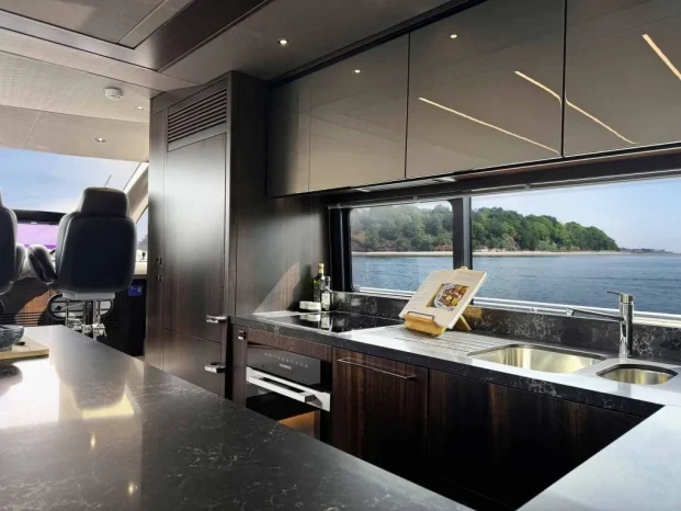 Sunseeker 76 Yacht