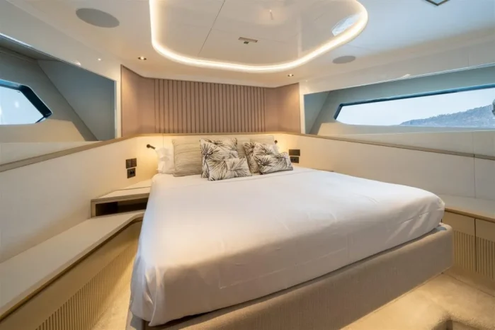 Sunseeker 82 Ocean Enclosed