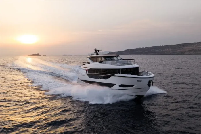 Sunseeker 82 Ocean Enclosed