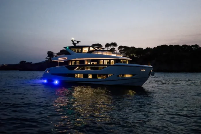 Sunseeker 82 Ocean Enclosed