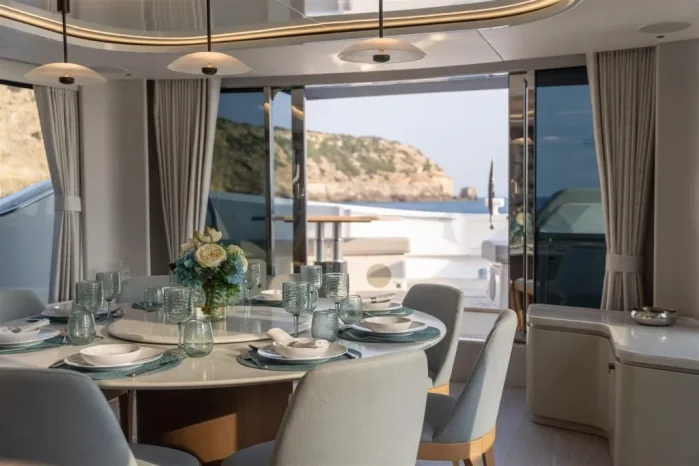Sunseeker 82 Ocean Enclosed