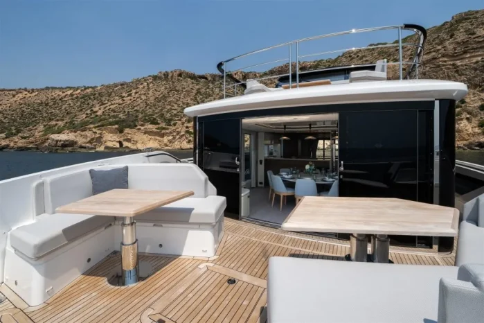Sunseeker 82 Ocean Enclosed