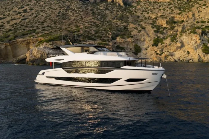 Sunseeker 82 Ocean Enclosed