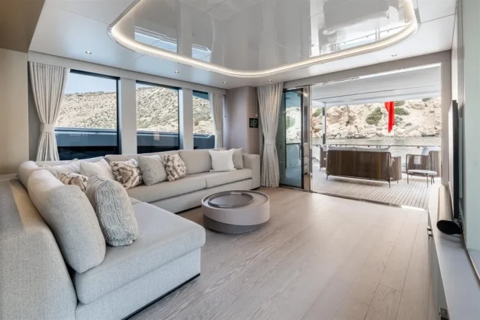 Sunseeker 82 Ocean Enclosed