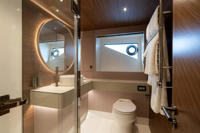 Sunseeker 82 Ocean Enclosed