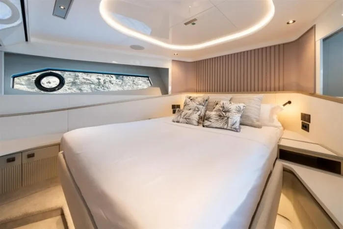 Sunseeker 82 Ocean Enclosed