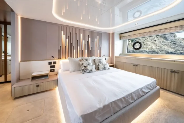 Sunseeker 82 Ocean Enclosed
