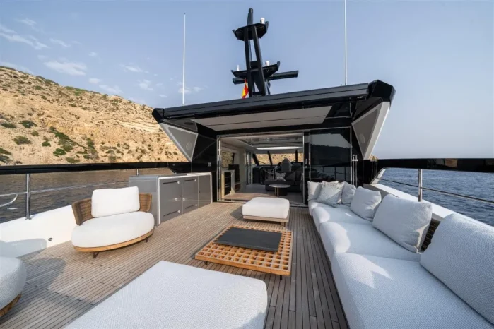 Sunseeker 82 Ocean Enclosed