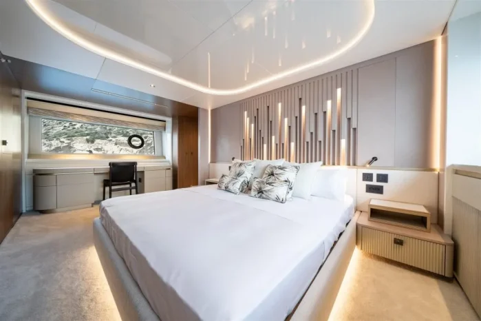 Sunseeker 82 Ocean Enclosed