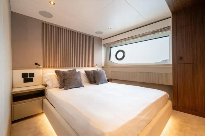 Sunseeker 82 Ocean Enclosed