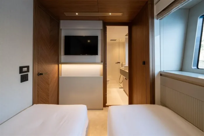 Sunseeker 82 Ocean Enclosed