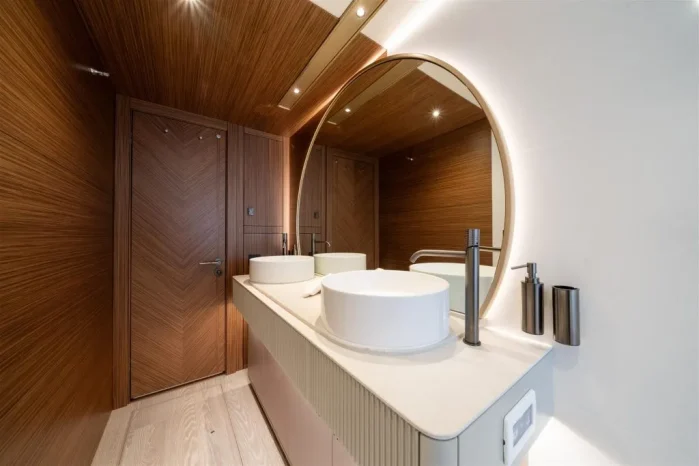 Sunseeker 82 Ocean Enclosed