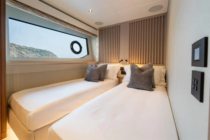 Sunseeker 82 Ocean Enclosed