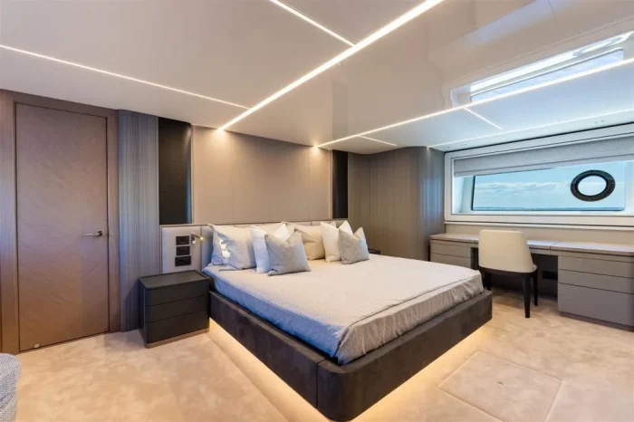 Sunseeker 90 Ocean Enclosed