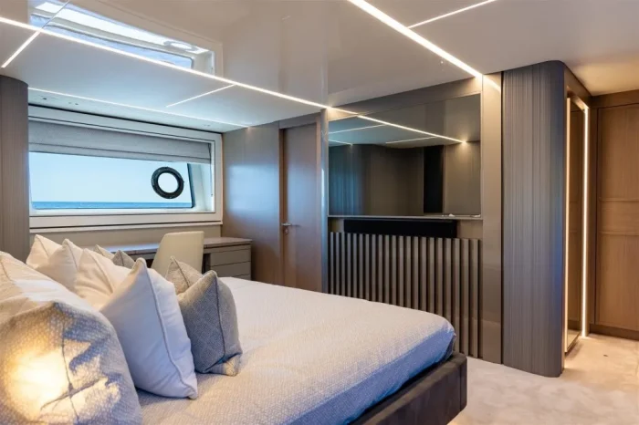 Sunseeker 90 Ocean Enclosed