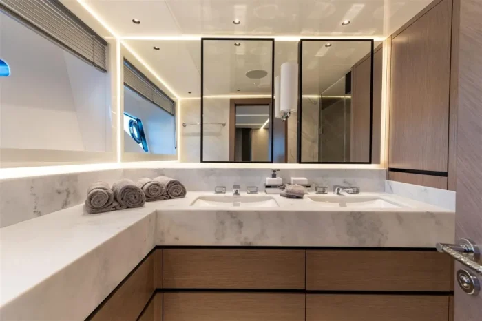 Sunseeker 90 Ocean Enclosed