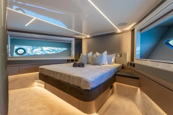 Sunseeker 90 Ocean Enclosed