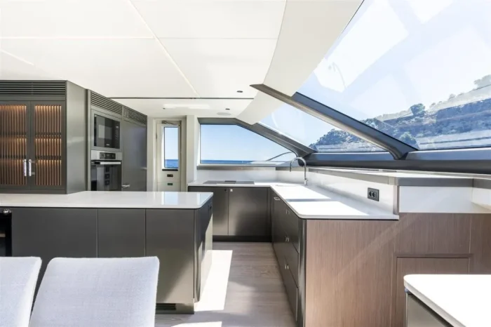 Sunseeker 90 Ocean Enclosed