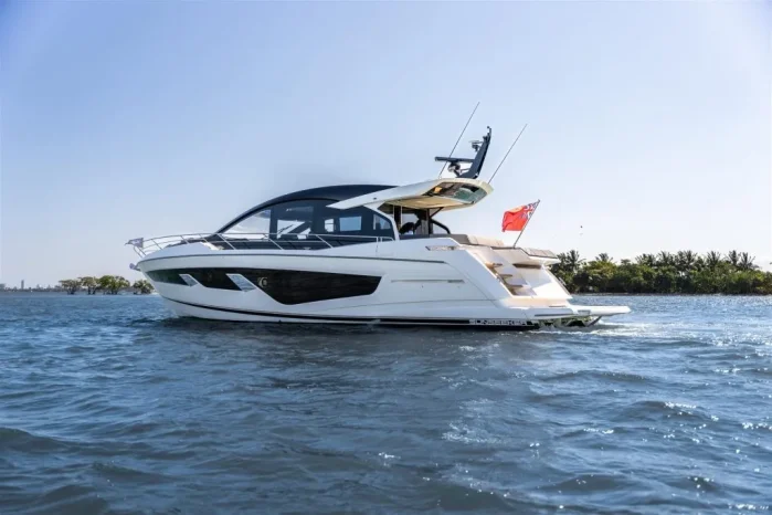 Sunseeker Predator 65