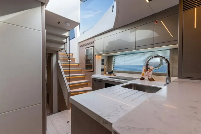 Sunseeker Predator 75