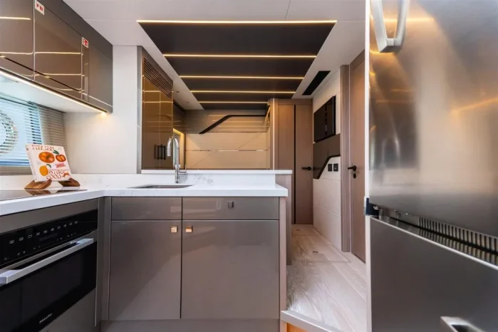 Sunseeker Predator 75